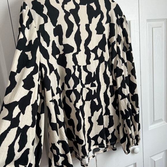 Ava & Viv  Black Abstract  Long Sleeve Sweetheart Knit Blouse NWT - Picture 3 of 7